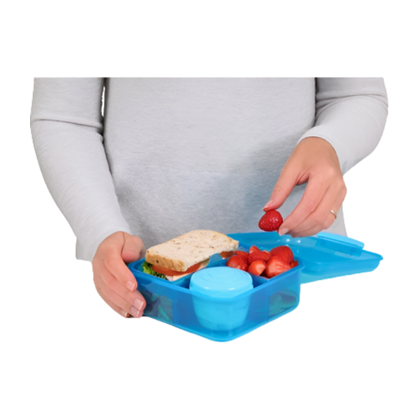 Sistema Lunch Bento Cube – trojkomorová obedová krabička s jogurtovým kelímkom a dvomi táckami, objem 1,25 litra